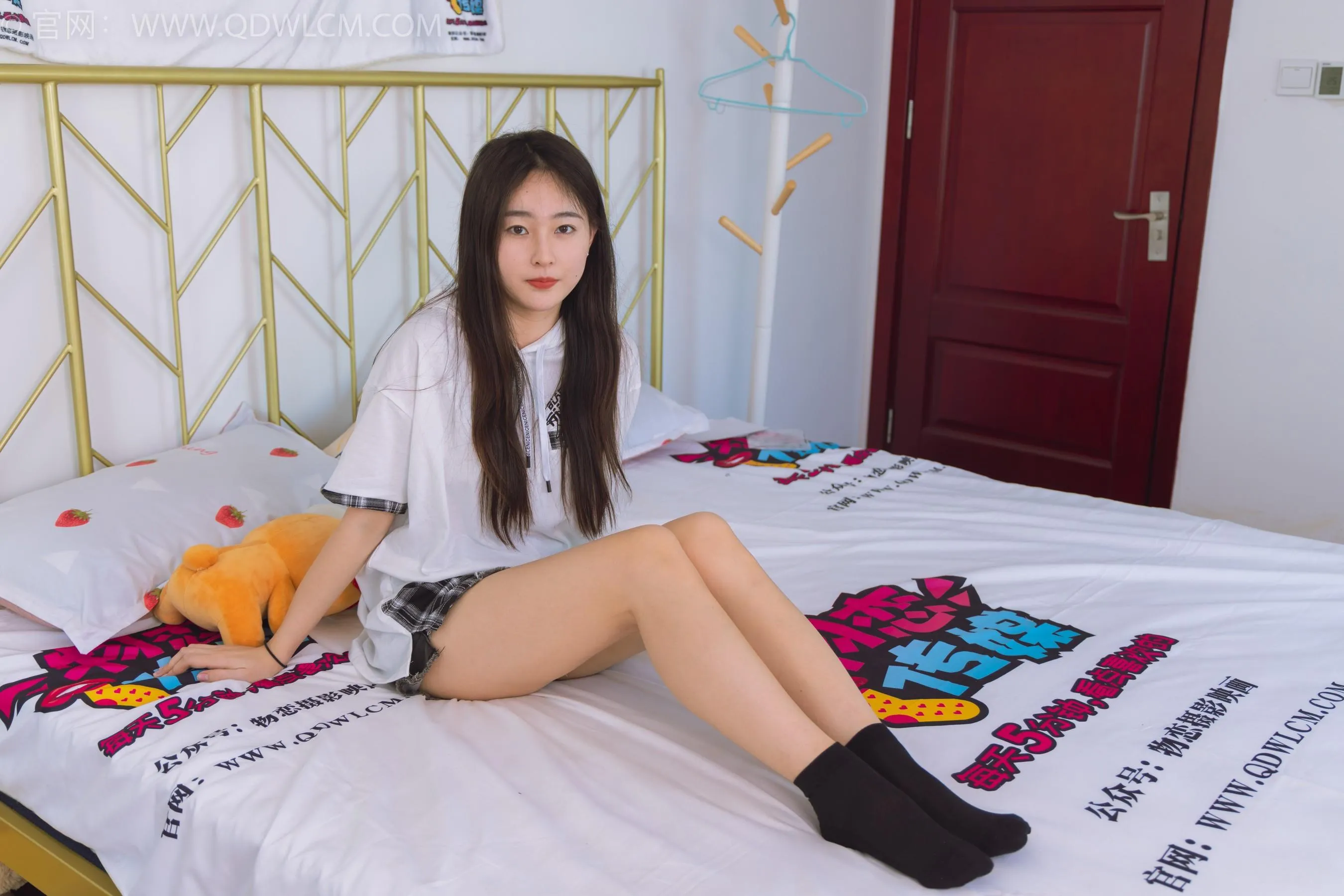 物恋传媒 NO.1529 美兔-秋日落叶 [151P]插图